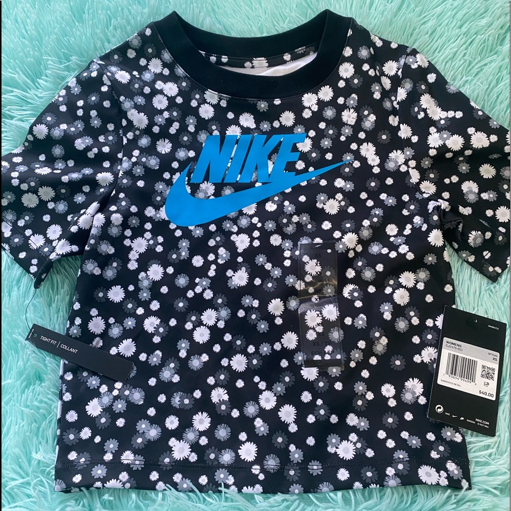 Nike tight fit- Dri fit crop top